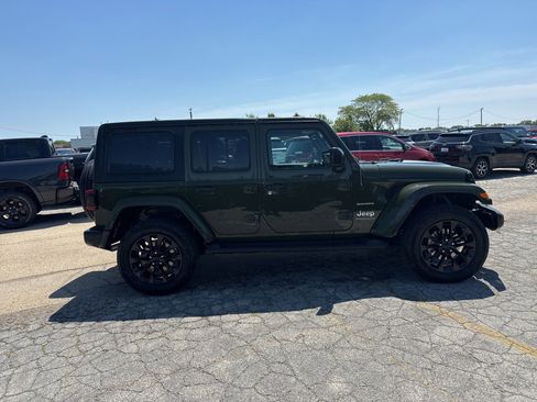 Used 2023 Jeep Wrangler Unlimited Sahara w/ Cold Weather Group AWD/4WD image 5