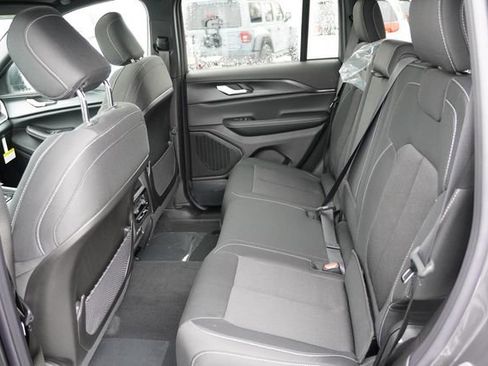 New 2025 Jeep Grand Cherokee Laredo X image 11