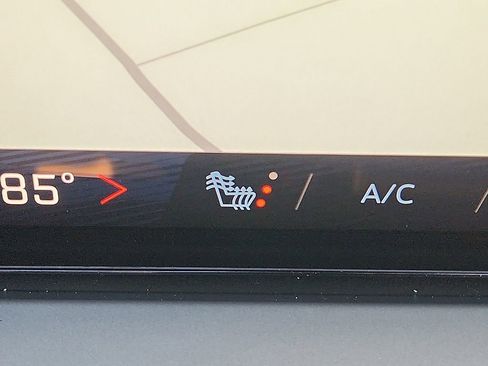 Used 2025 Chevrolet Traverse LT w/ Driver Confidence Package image 13