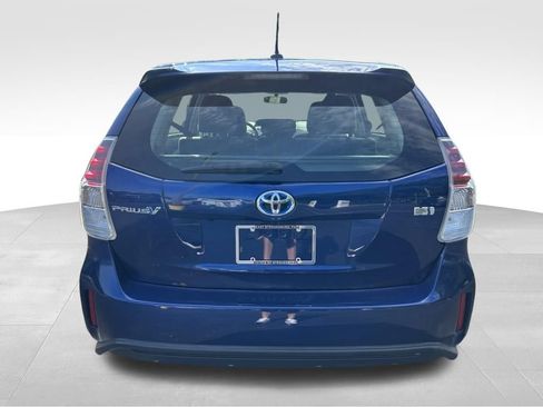 Used 2017 Toyota Prius V Three FWD image 4