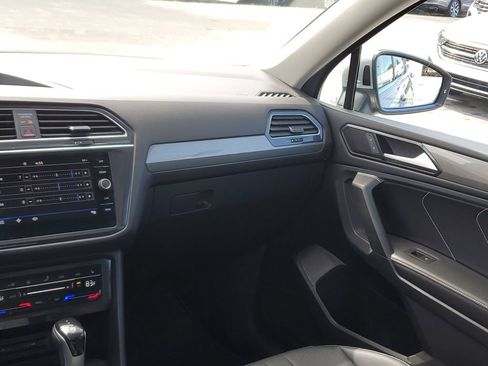Certified 2023 Volkswagen Tiguan SE w/ Panoramic Sunroof Package AWD/4WD image 21