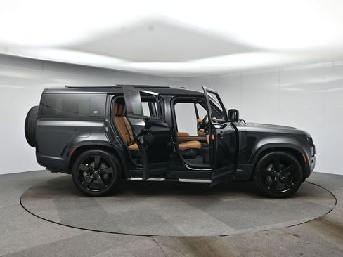 Used 2024 Land Rover Defender 130 S image 68