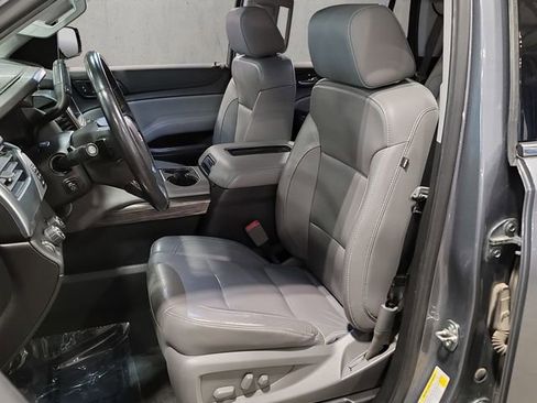 Used 2020 Chevrolet Tahoe LT w/ Luxury Package AWD/4WD image 34