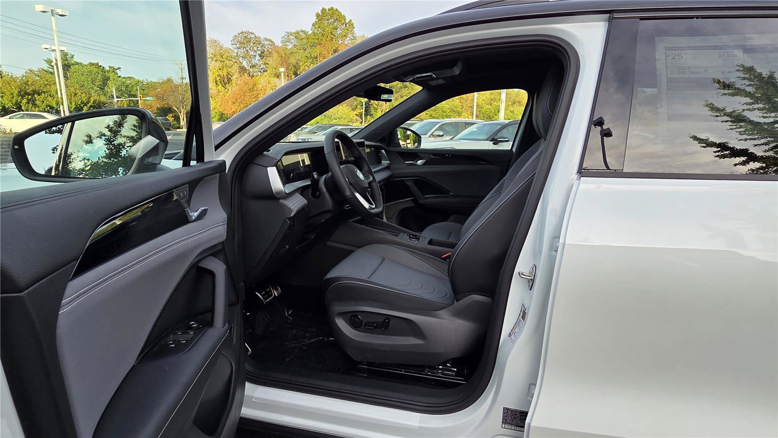 New 2026 Volkswagen Tiguan SE R-Line AWD/4WD image 15