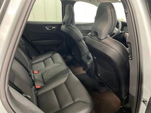 Used 2024 Volvo XC60 B5 Plus image 11