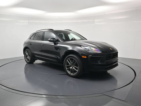 Used 2025 Porsche Macan AWD/4WD image 41