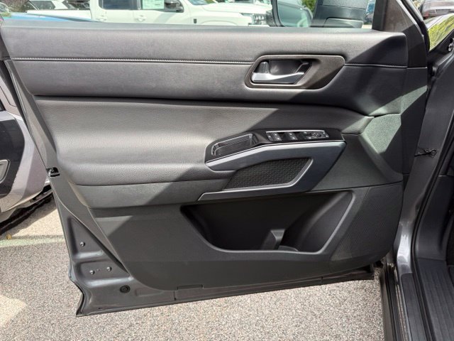 Used 2024 Nissan Pathfinder SL w/ SL Premium Package AWD/4WD image 9