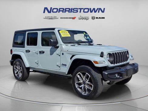Used 2024 Jeep Wrangler Unlimited w/ Convenience Group AWD/4WD image 1