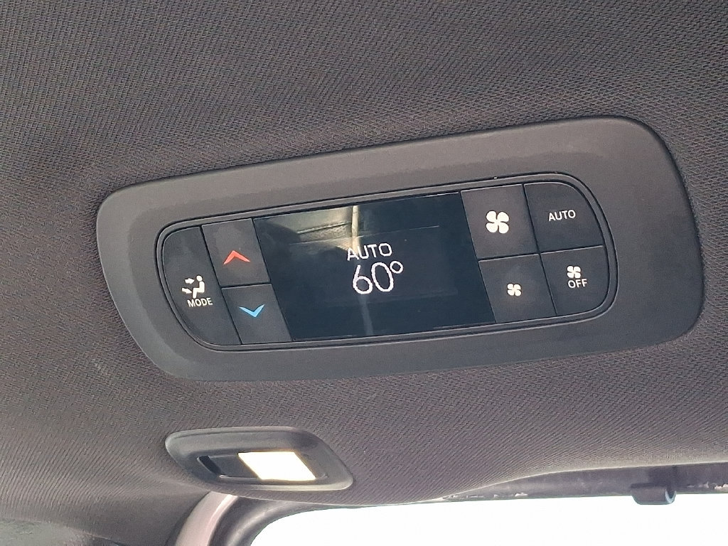 Used 2025 Chrysler Pacifica Limited FWD image 12