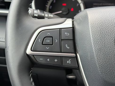 Used 2025 Toyota Highlander XLE FWD image 21