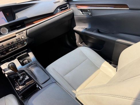 Used 2013 Lexus ES 350 w/ Luxury Pkg FWD image 18