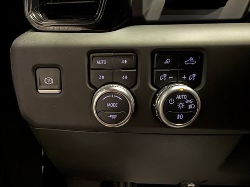 Used 2025 GMC Sierra 2500 AT4 w/ AT4 Premium Plus Package AWD/4WD image 36