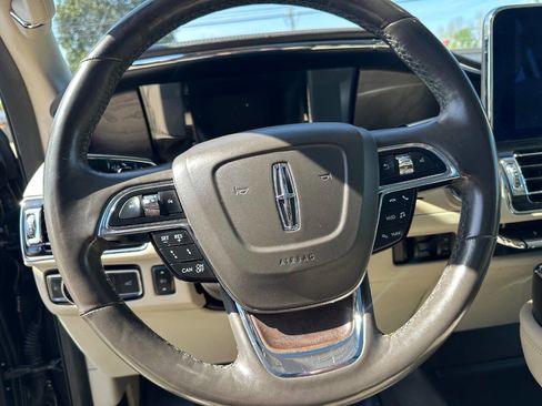 Used 2019 Lincoln Navigator L Reserve image 25