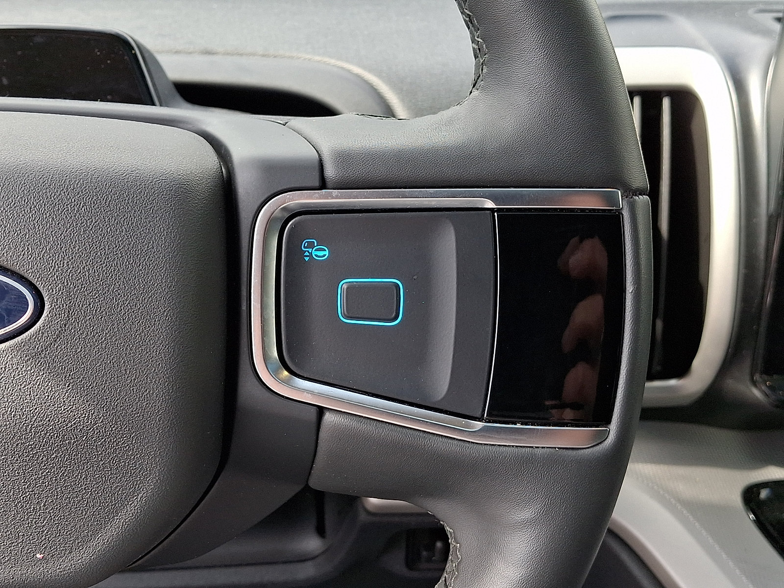 Certified 2025 Ford Expedition Active AWD/4WD image 24
