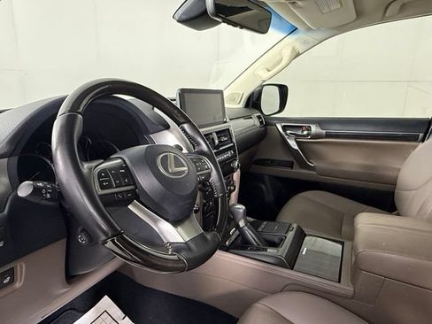Used 2022 Lexus GX 460 Premium w/ Premium Package AWD/4WD image 17