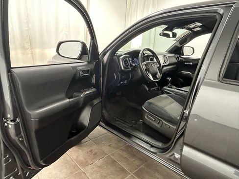 Used 2021 Toyota Tacoma TRD Off-Road w/ Technology Package AWD/4WD image 24