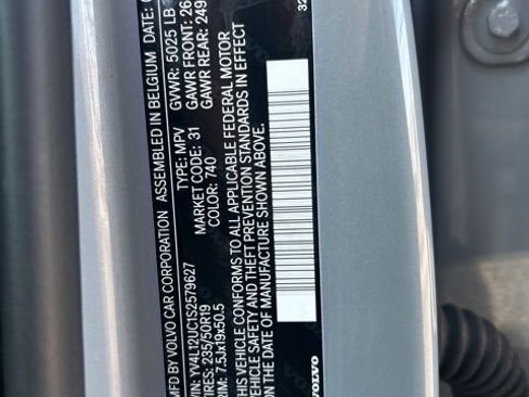 Certified 2025 Volvo XC40 B5 Plus AWD/4WD image 27