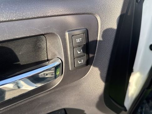 Used 2020 Toyota Tundra Platinum image 5