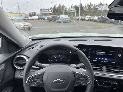 New 2026 Chevrolet Trax ACTIV w/ Sunroof Package FWD image 13