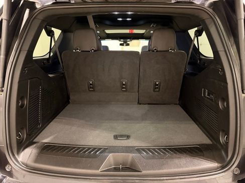 Used 2022 Chevrolet Suburban LT w/ Luxury Package image 10