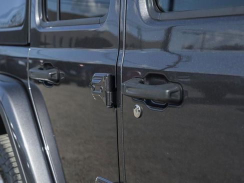 Used 2020 Jeep Wrangler Unlimited Sahara image 16