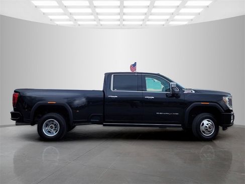 Used 2023 GMC Sierra 3500 Denali w/ Denali Ultimate Package image 3