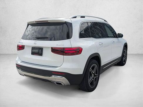 Used 2026 Mercedes-Benz GLB 250 4MATIC image 2