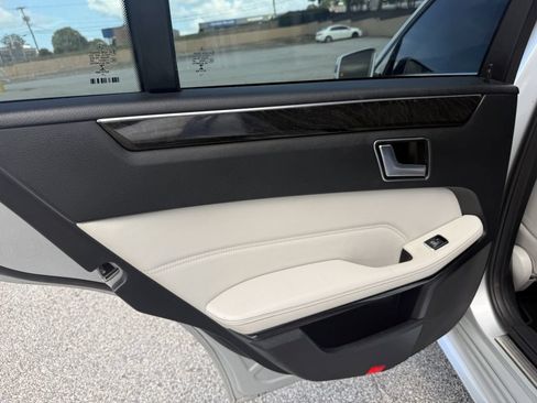 Used 2016 Mercedes-Benz E 350 Sedan image 21