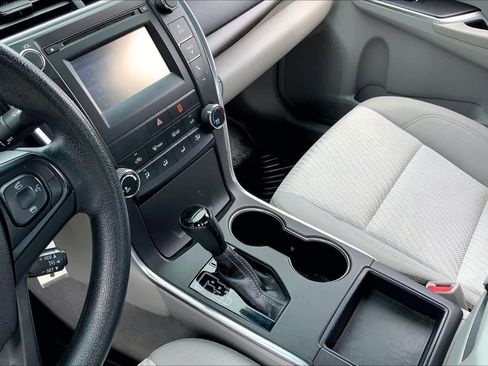 Used 2015 Toyota Camry LE FWD image 16