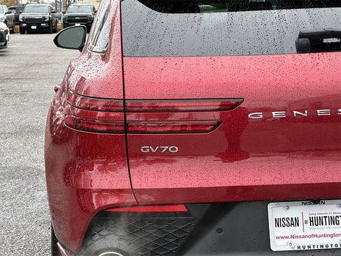 Used 2023 Genesis GV70 3.5T Sport w/ Sport Advanced Package image 12