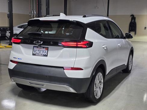 Used 2023 Chevrolet Bolt EUV LT w/ Comfort Package image 7