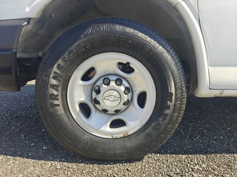 Used 2016 Chevrolet Express 2500 image 11