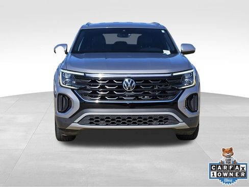 Used 2024 Volkswagen Atlas Cross Sport SE image 2