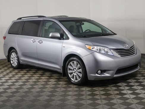 Used 2017 Toyota Sienna XLE w/ XLE Navigation Package image 2