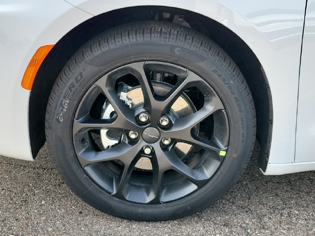 New 2027 Chrysler Pacifica Select FWD image 5