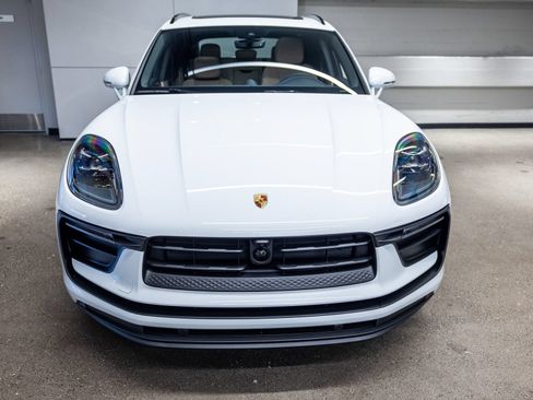 Certified 2026 Porsche Macan AWD/4WD image 12