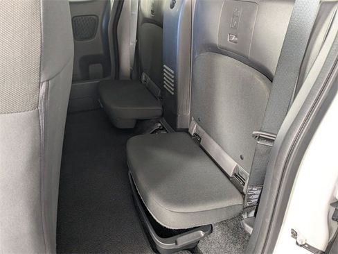 Used 2025 Nissan Frontier SV image 25