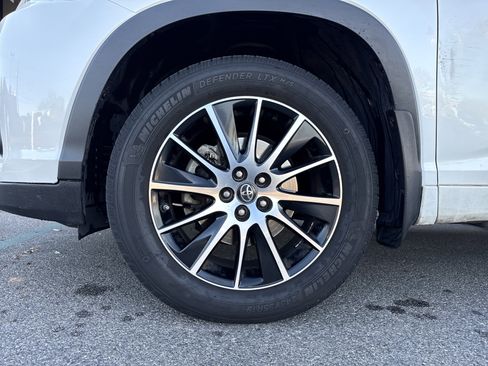 Used 2017 Toyota Highlander SE image 5