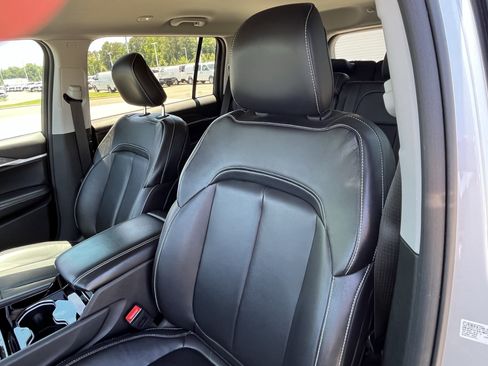 Used 2022 Jeep Grand Cherokee L Limited RWD image 16