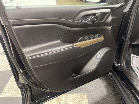 Used 2023 GMC Acadia SLE w/ Driver Convenience Package image 10