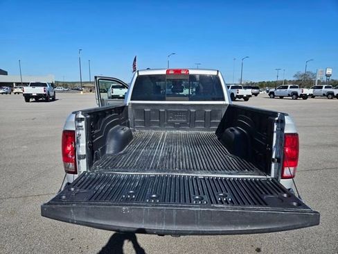 Used 2018 RAM 1500 Classic SLT image 23