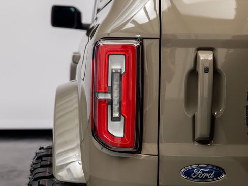 Used 2025 Ford Bronco Outer Banks AWD/4WD image 17
