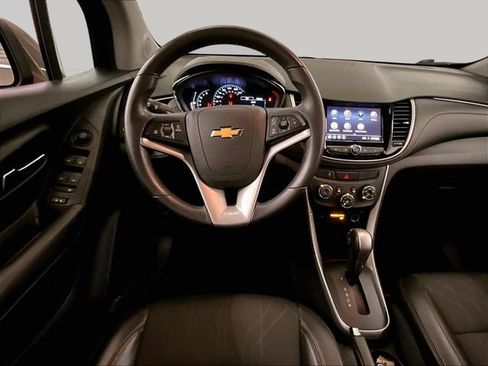 Used 2020 Chevrolet Trax LT w/ LT Convenience Package AWD/4WD image 5