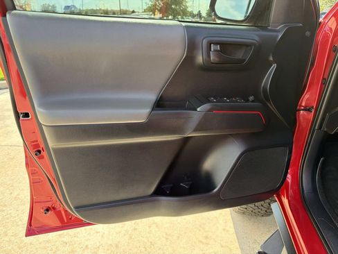 Used 2019 Toyota Tacoma SR w/ SR Convenience Package RWD image 21