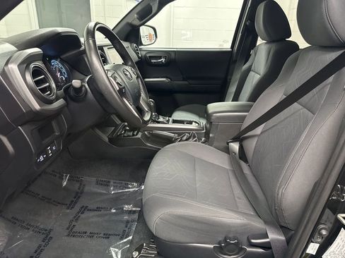 Used 2019 Toyota Tacoma TRD Sport AWD/4WD image 21