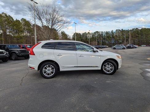 Used 2016 Volvo XC60 T5 Premier w/ Proximity Package image 4