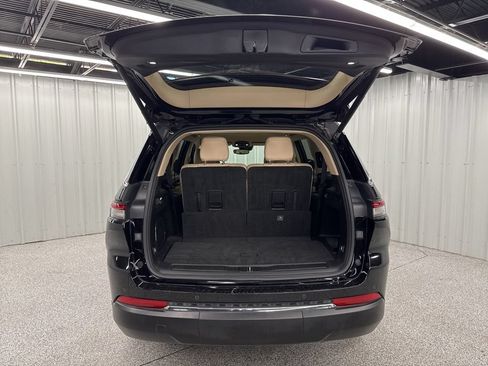 Used 2022 Jeep Grand Cherokee L Limited RWD image 9