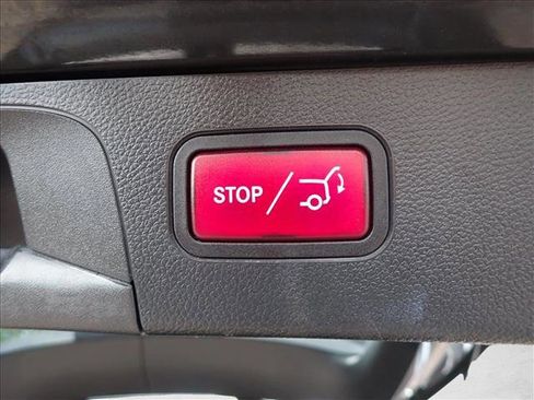 Used 2020 Mercedes-Benz GLC 300 4MATIC image 9