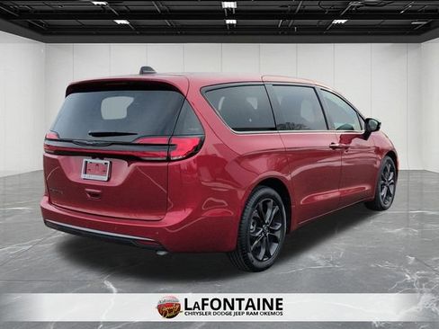 New 2026 Chrysler Pacifica Select FWD image 5