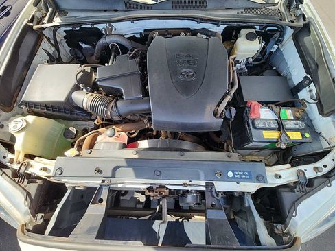 Used 2017 Toyota Tacoma TRD Off-Road image 11